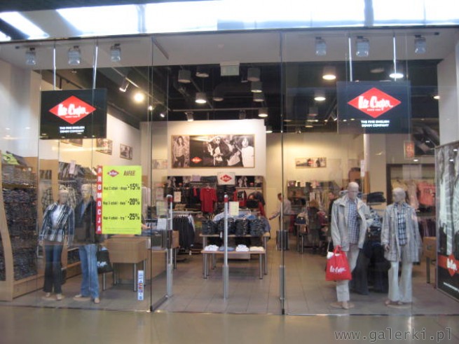 Lee Cooper jest najstarszą europejską marką jeansową. Powstał w 1908 r. w Wielkiej ...