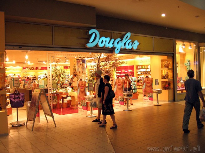 Douglas perfumeria i kosmetyki. Douglas Wola Park tel. 022533 42 90