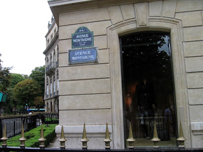 Avenue Montaigne-Francois 1er Paris. Pierwsze miejsce w Paryżu. Ulica porównywana ...