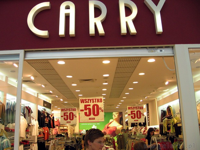 Carry proponuje przecenę o 50%. carry to w miarę przyjemna marka odzieżowa - ...