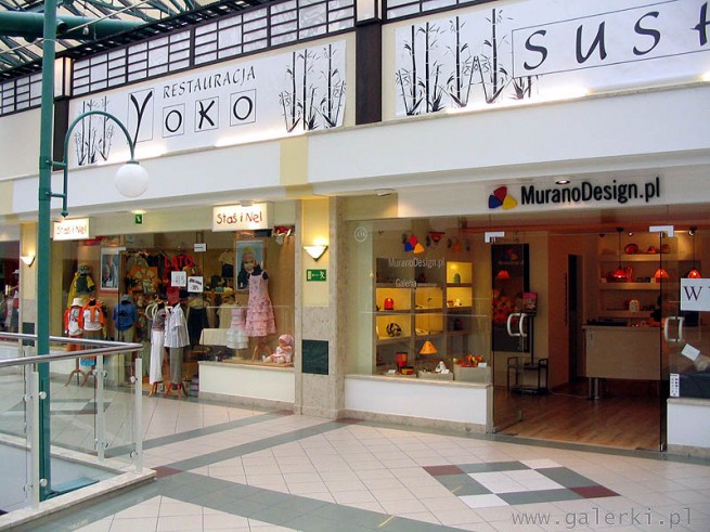 MuroDesign.pl Galeria, Restauracja Yoko Sushi ( tel. 022 611 35 35) i sklep Staś i Nel