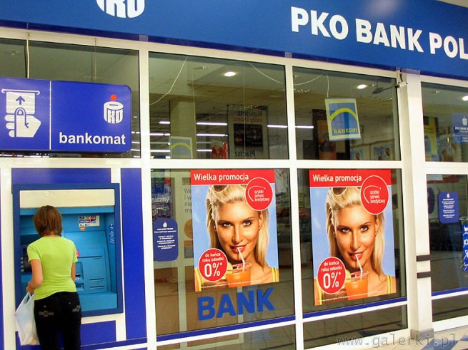 Bank PKO Bank Polski i Bankomat. W CH Targówek także bankomaty Euronetu