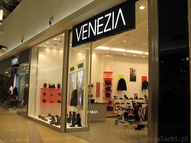 Firma Venezia powstała w 1996 roku. Asortyment to włoskie obuwie i galanteria ...