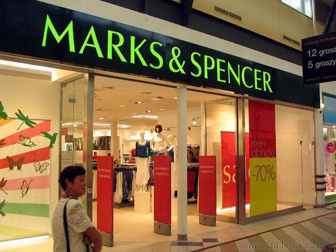 Marks & Spencer, sklep z odzieżą a także artykuły spożywcze:KENYAN COFFEE, ...