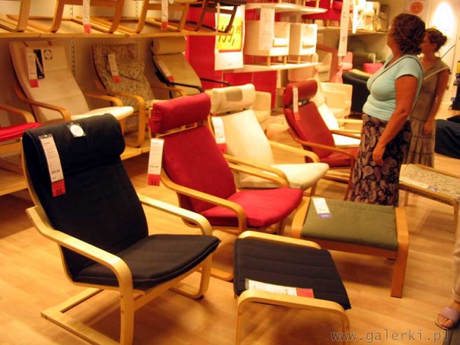 Krzesła i fotele ze sklejki. Mimo lekkiej konstrukcji fotele te sa nie do złamania